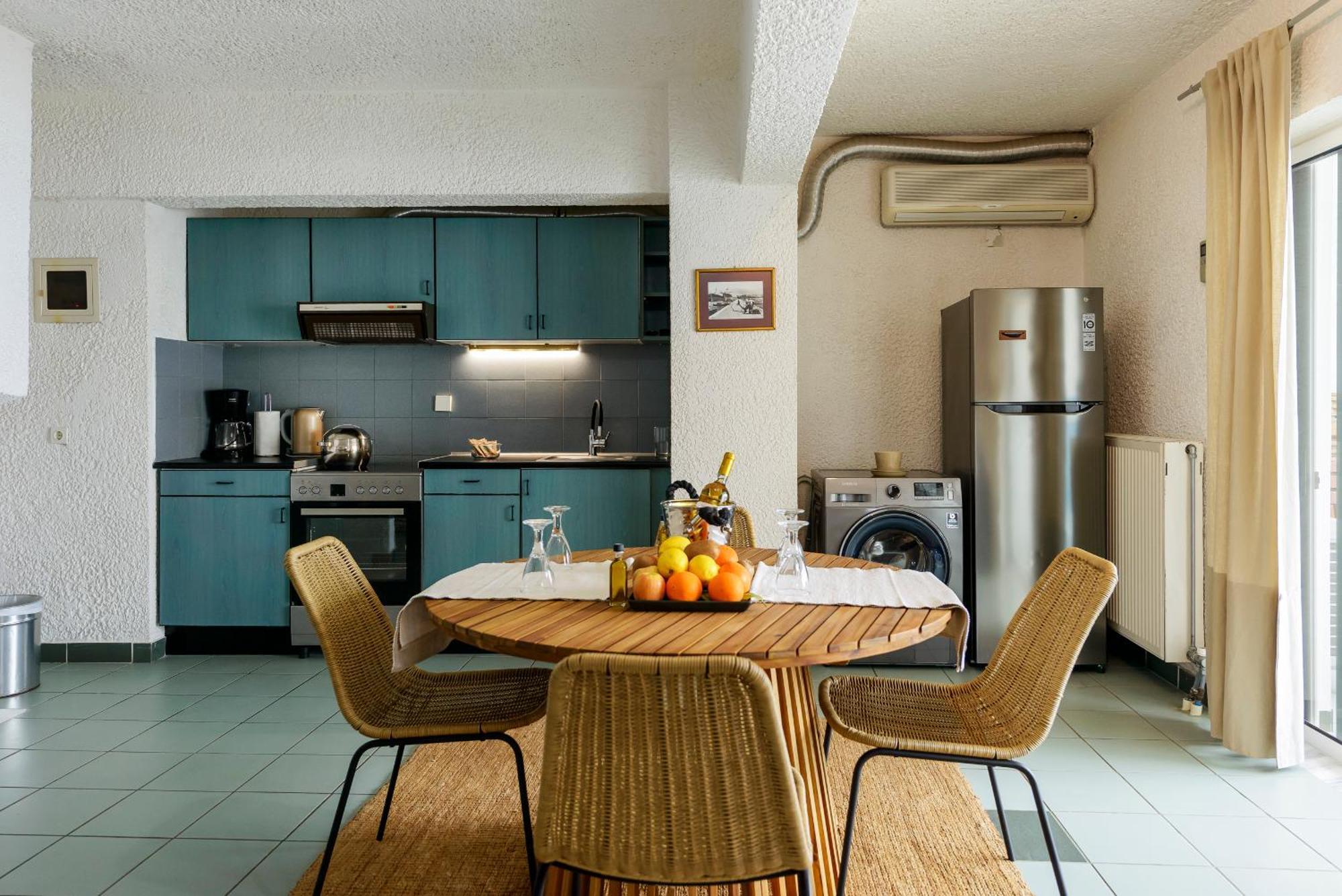 Agali 1 Mesonet In Front Of The Sea Apartment Akrogiali Bagian luar foto