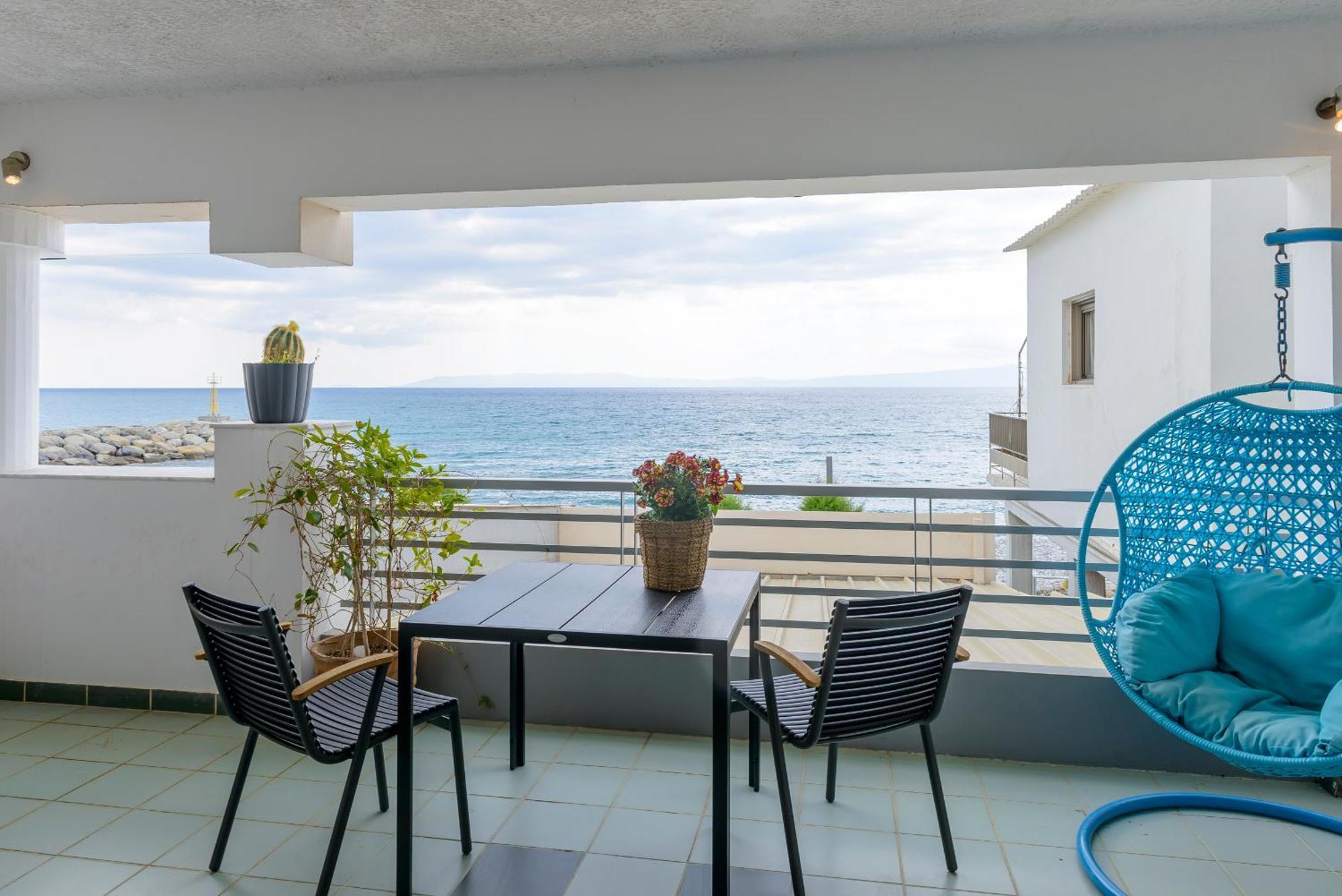 Agali 1 Mesonet In Front Of The Sea Apartment Akrogiali Bagian luar foto