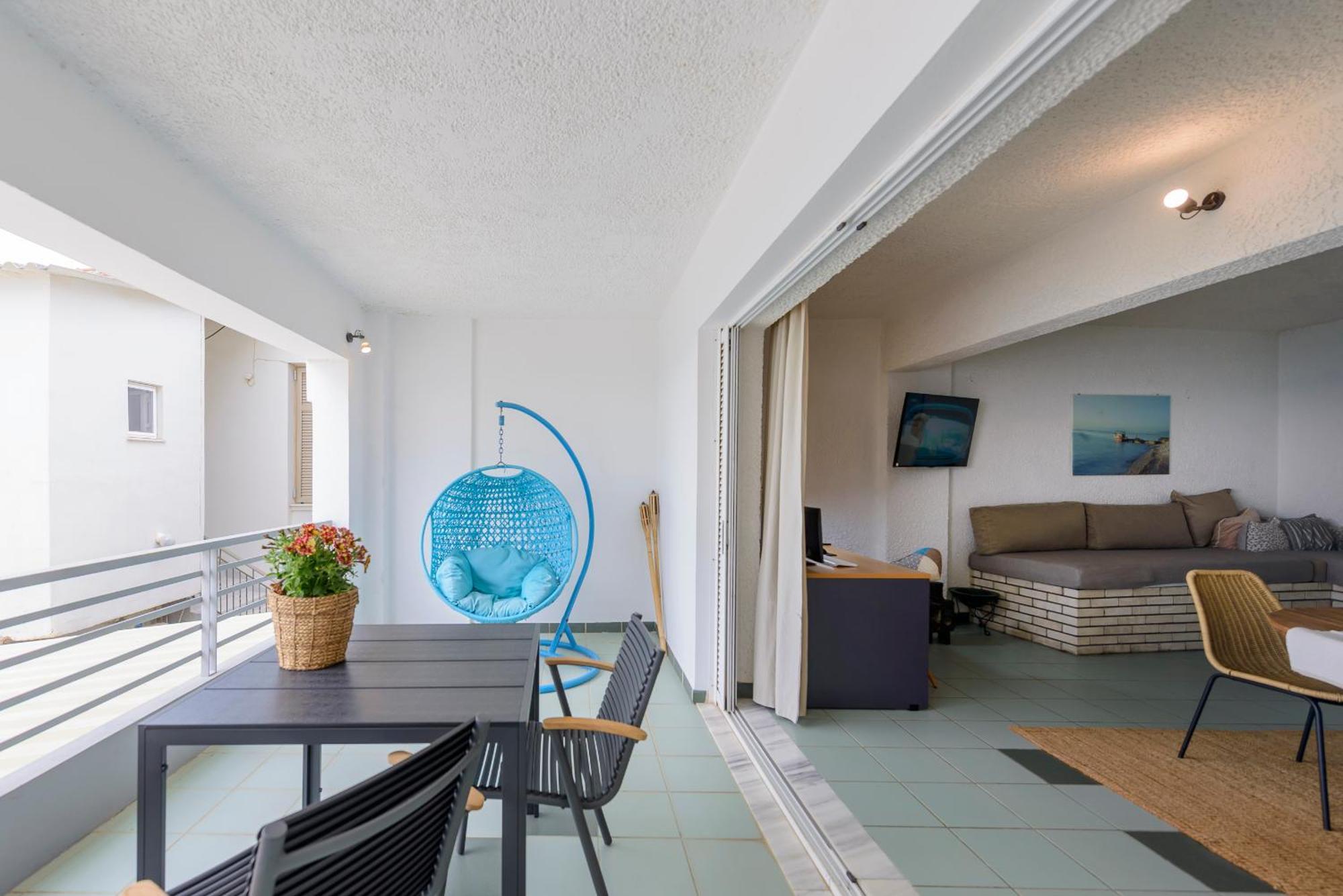 Agali 1 Mesonet In Front Of The Sea Apartment Akrogiali Bagian luar foto