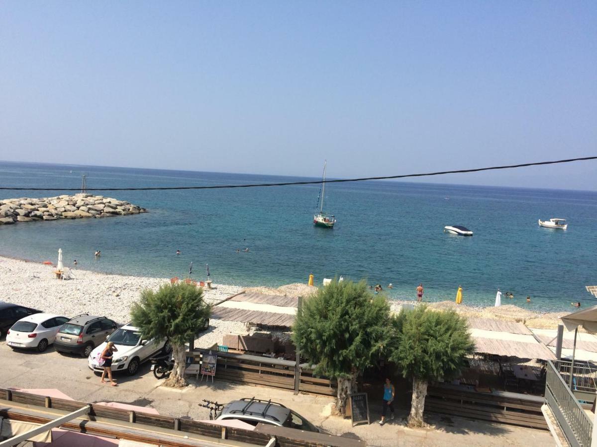 Agali 1 Mesonet In Front Of The Sea Apartment Akrogiali Bagian luar foto