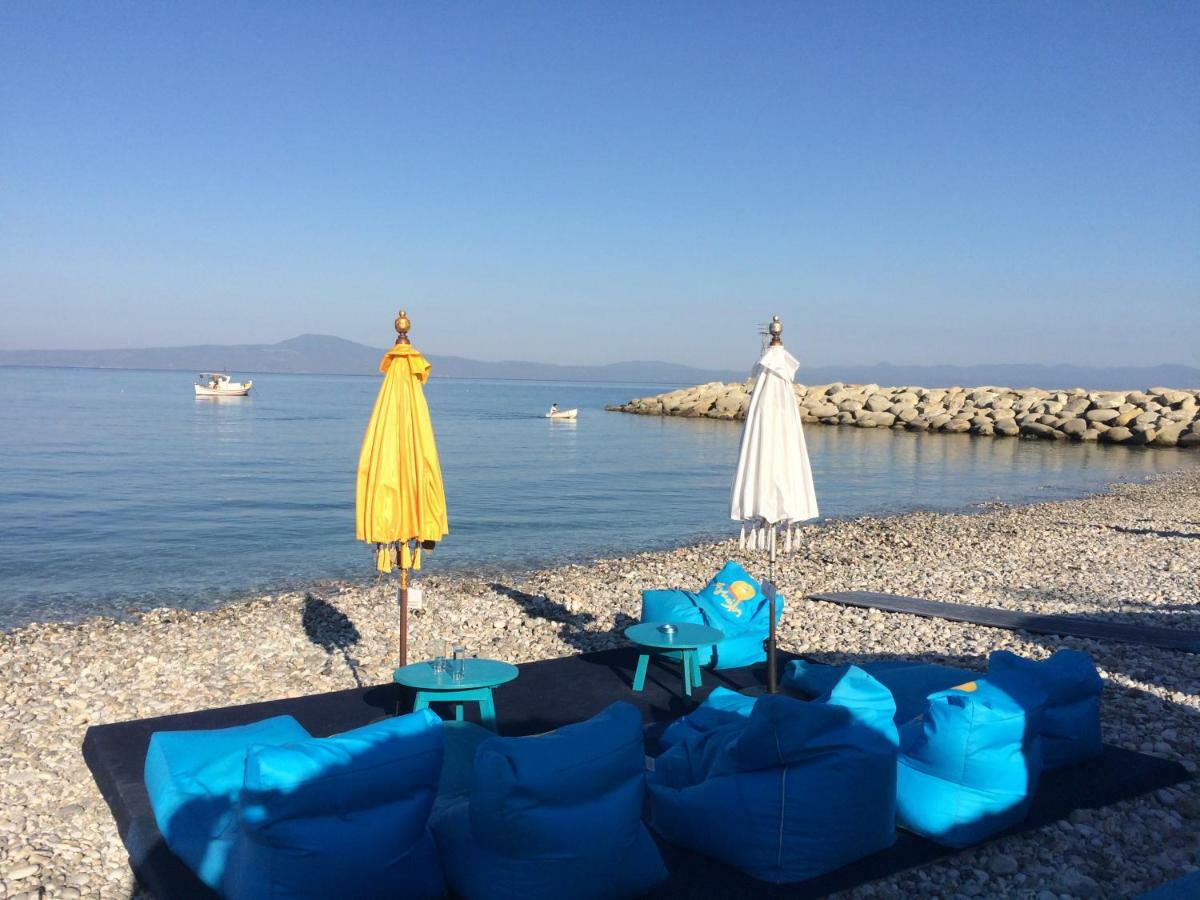Agali 1 Mesonet In Front Of The Sea Apartment Akrogiali Bagian luar foto