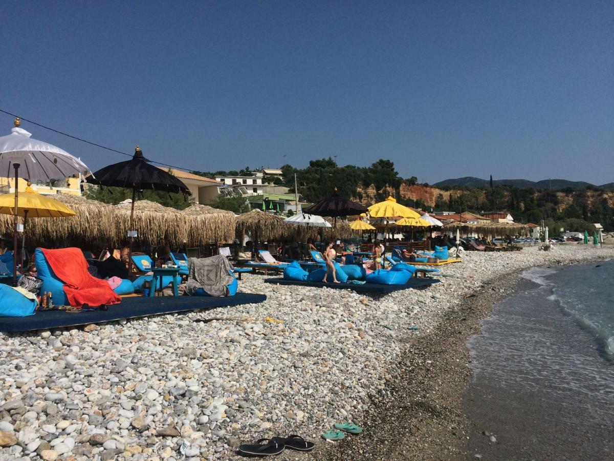 Agali 1 Mesonet In Front Of The Sea Apartment Akrogiali Bagian luar foto