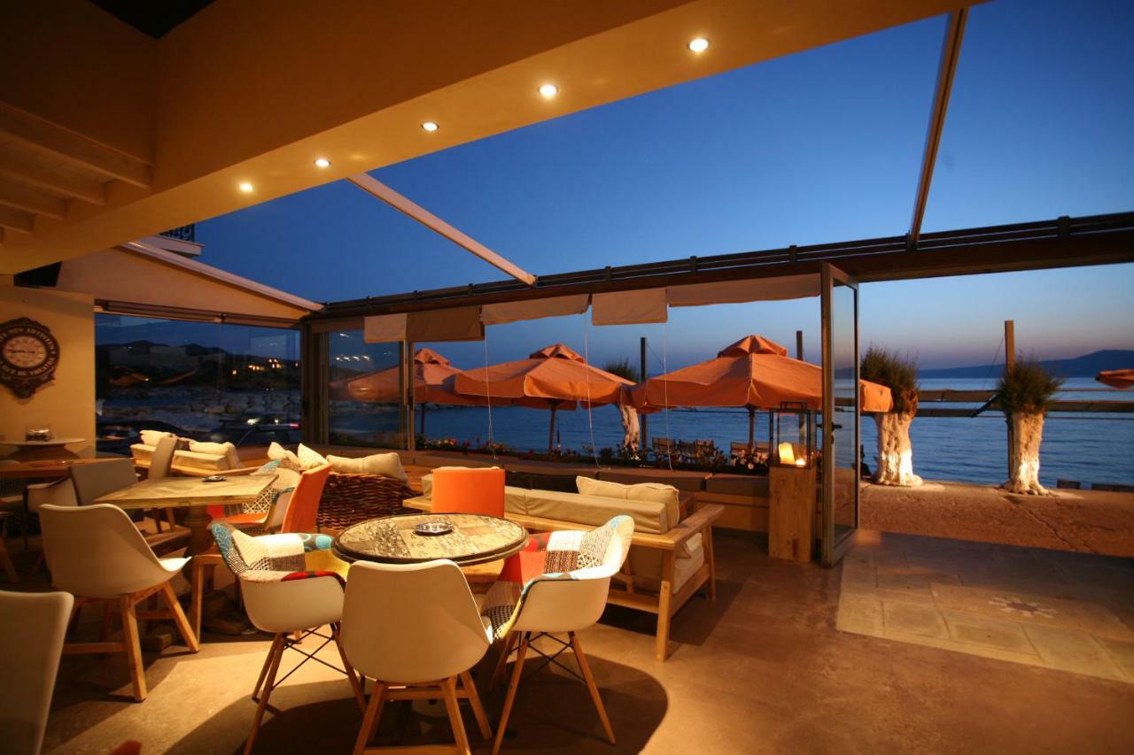 Agali 1 Mesonet In Front Of The Sea Apartment Akrogiali Bagian luar foto